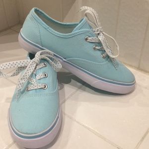 Sz 4 Arizona canvas sea foam green shoes
